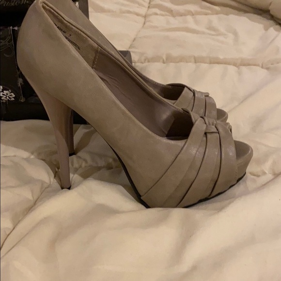 Fusion High Heel pumps - size 7 - Picture 4 of 5